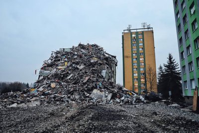 Zničená bytovka v Prešove
